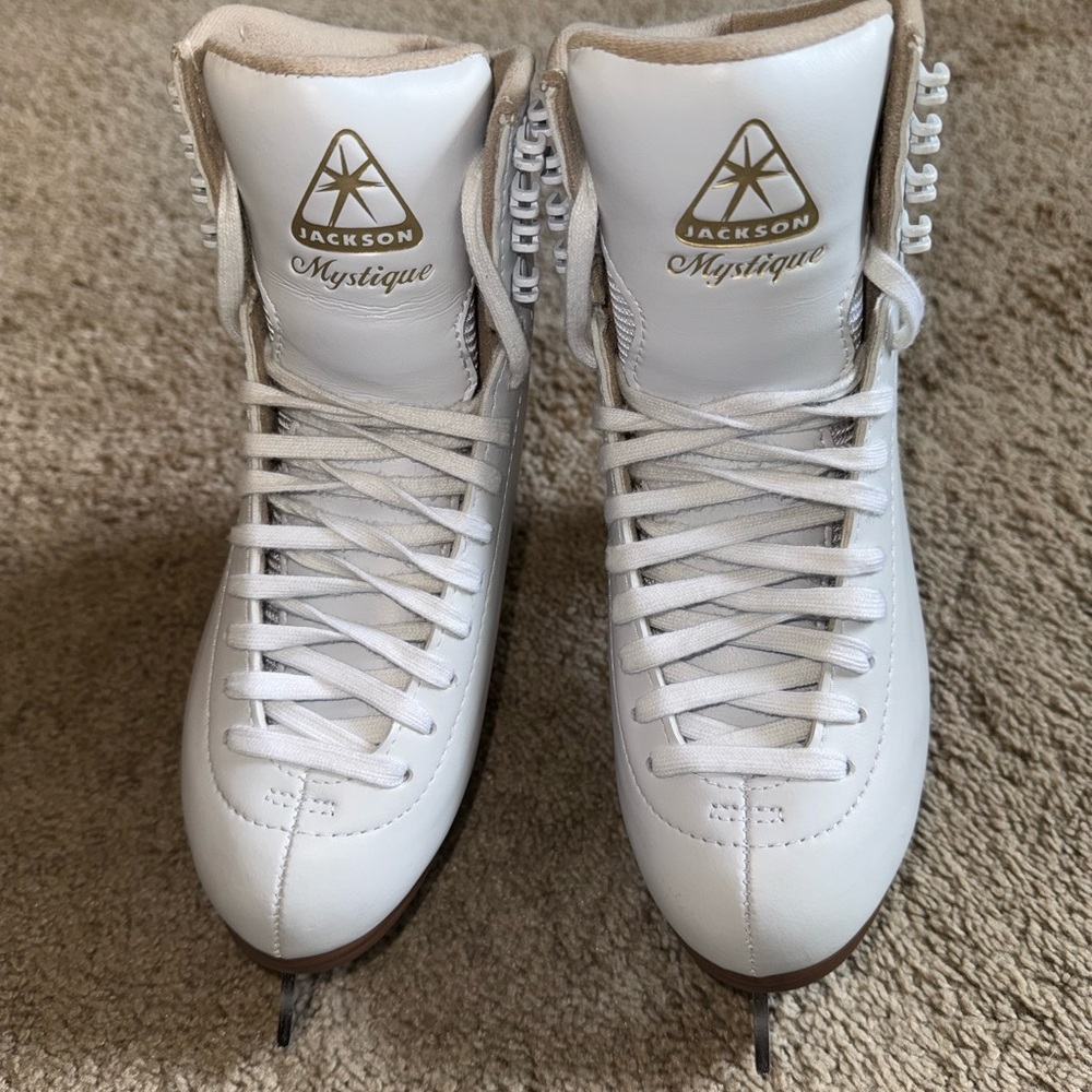 Jackson Mystique White Figure Skates